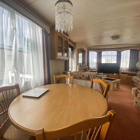 6 Berth Caravan With Decking Nearby Heacham Beach In Norfolk Ref 21047A Hotel Exterior foto