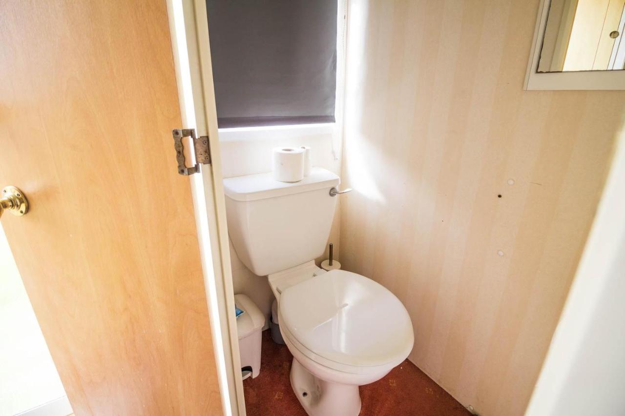 6 Berth Caravan With Decking Nearby Heacham Beach In Norfolk Ref 21047A Hotel Exterior foto