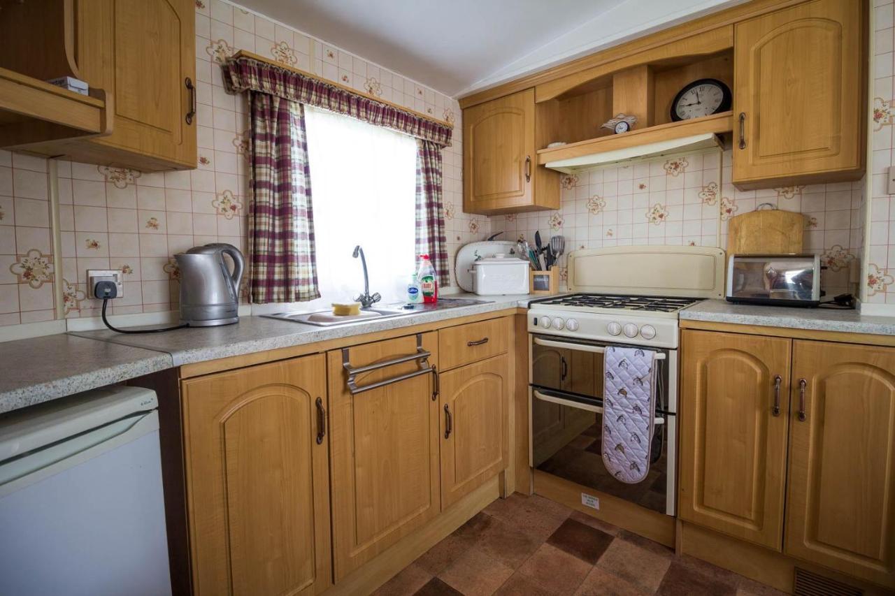 6 Berth Caravan With Decking Nearby Heacham Beach In Norfolk Ref 21047A Hotel Exterior foto