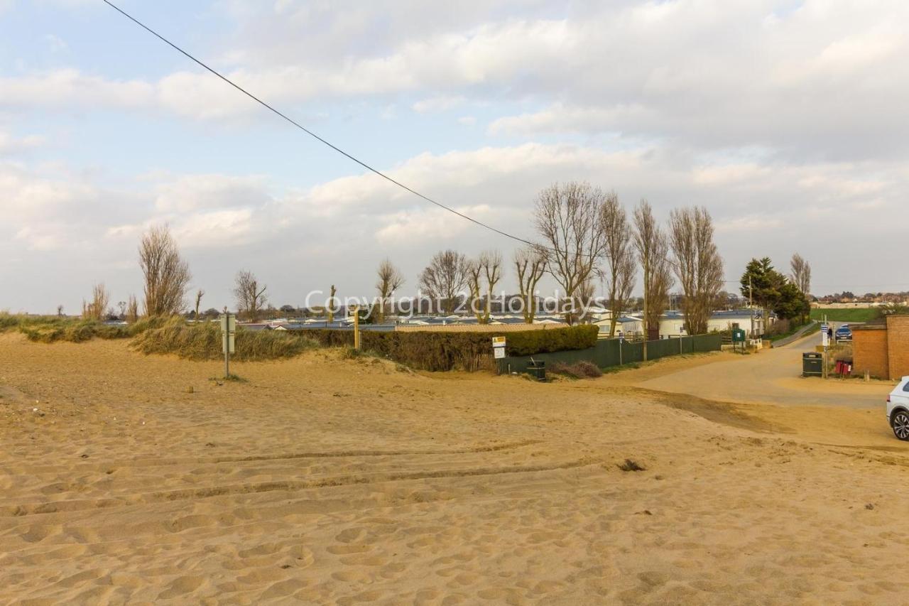 6 Berth Caravan With Decking Nearby Heacham Beach In Norfolk Ref 21047A Hotel Exterior foto