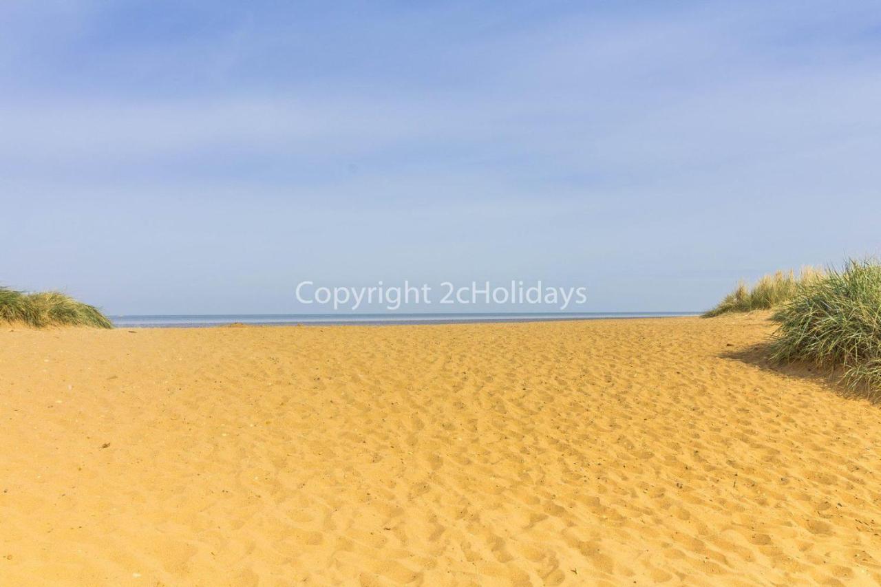 6 Berth Caravan With Decking Nearby Heacham Beach In Norfolk Ref 21047A Hotel Exterior foto