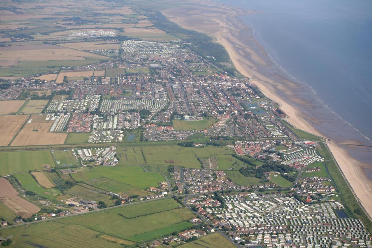 6 Berth Caravan With Decking Nearby Heacham Beach In Norfolk Ref 21047A Hotel Exterior foto