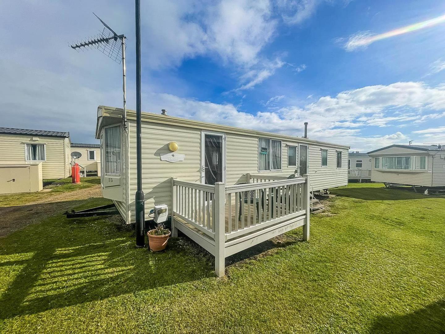 6 Berth Caravan With Decking Nearby Heacham Beach In Norfolk Ref 21047A Hotel Exterior foto