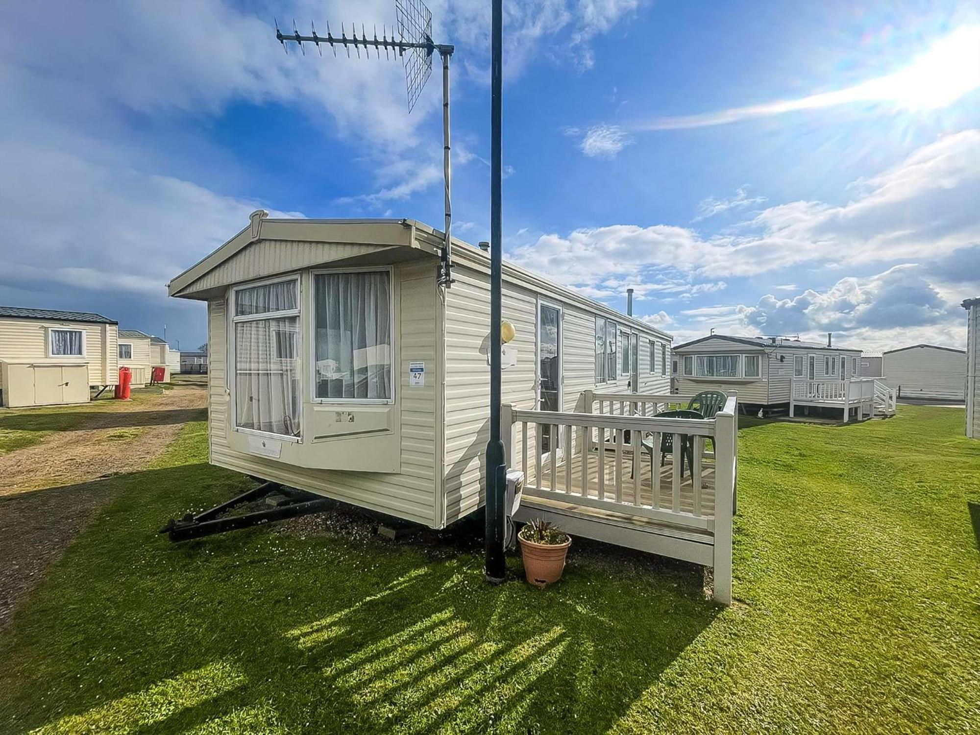 6 Berth Caravan With Decking Nearby Heacham Beach In Norfolk Ref 21047A Hotel Exterior foto